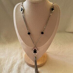 White House black market necklace